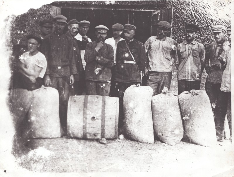 Відбирають у селян хліб