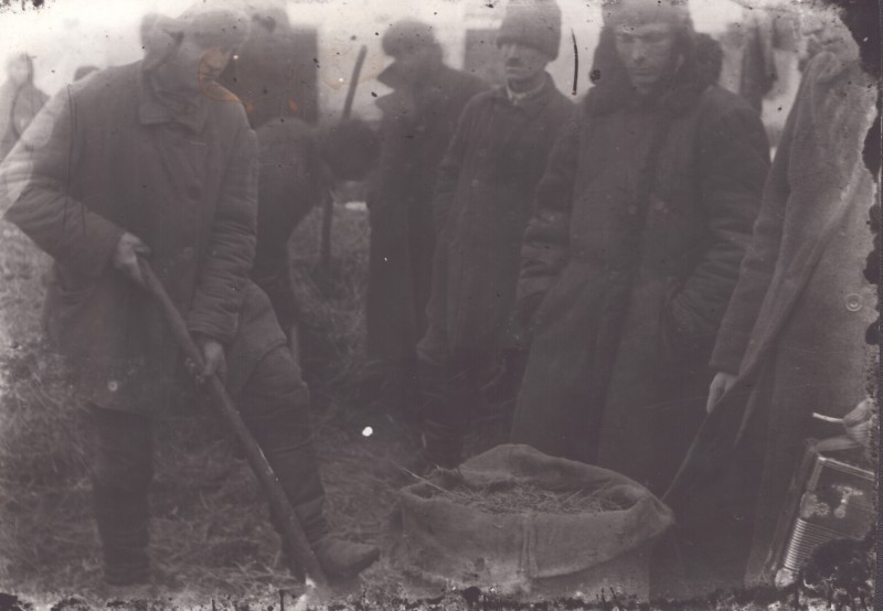 Знайшли заховане зерно.