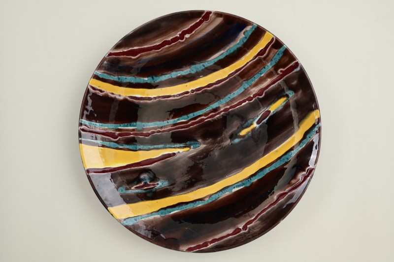 Блюдо декоративне (мармуроподібне глазурування з переважним використанням коричневої та жовтої глазурі).
