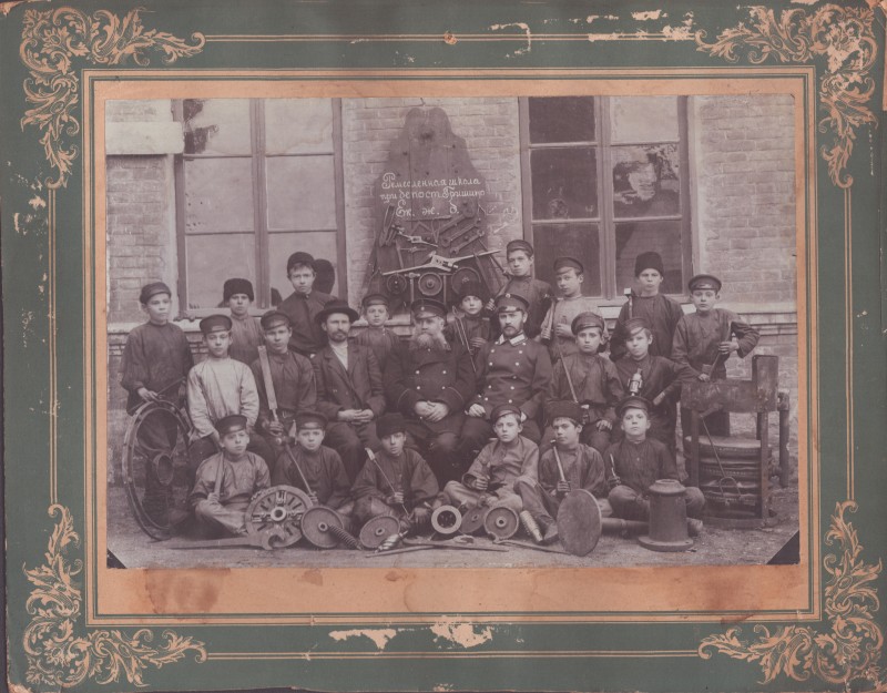 Учні Гришинського ремісничого  залізничного училища.