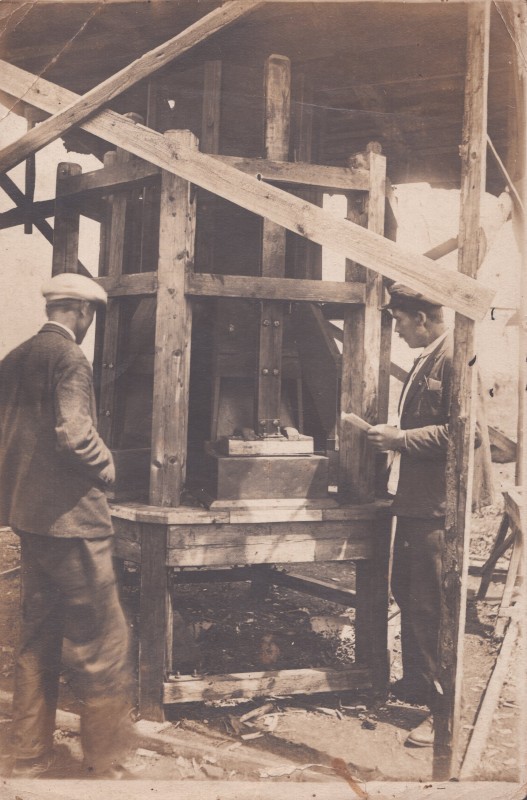 Будівництво динасового заводу ім. Дзержинського.