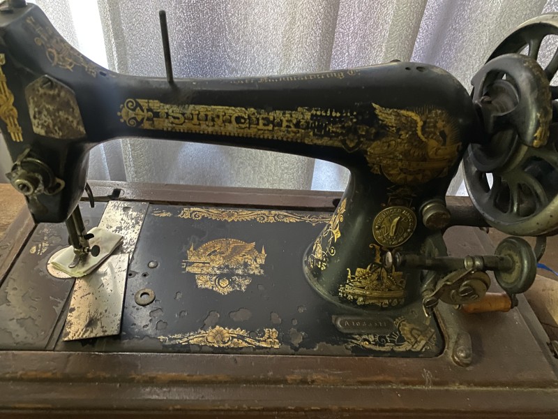 Настільна швейна машинка "Зінгер"