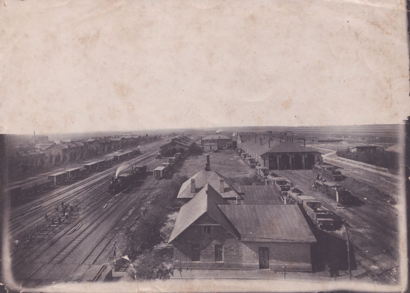 Паровозне депо ст. Гришине та залізничні будинки.