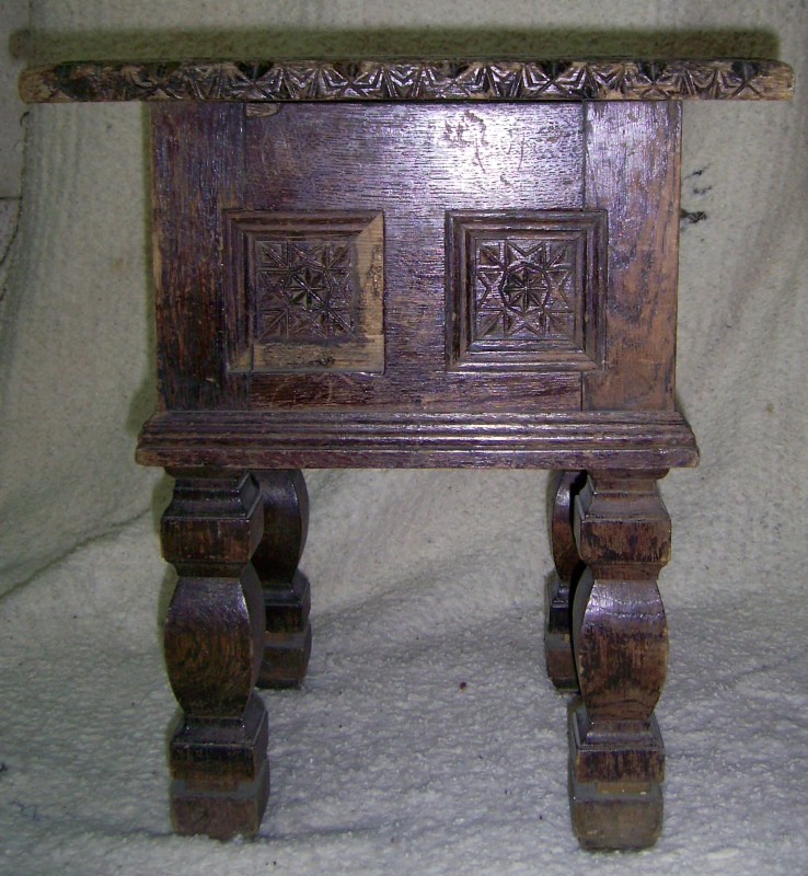 Табурет  дерев’яний