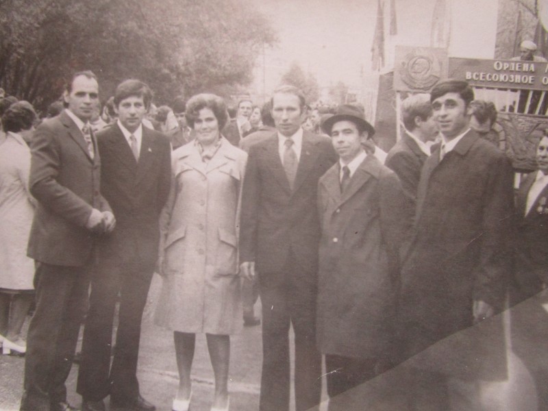 Фото групове.  Вінник А.Т. з друзями.