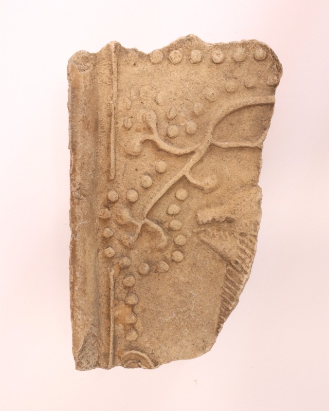 Фрагмент кахлі з грифоном