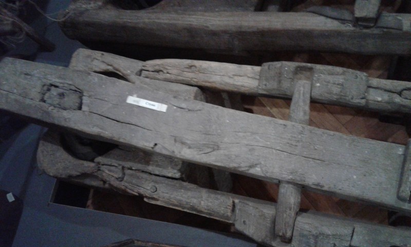 Ступа дерев'яна з ножним приводом