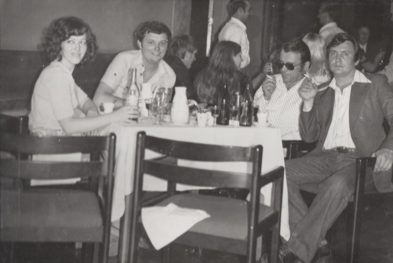 Фотографія. В. Івасюк робив фондові записи на ДЗЗ. Київ. Літо 1978 року.