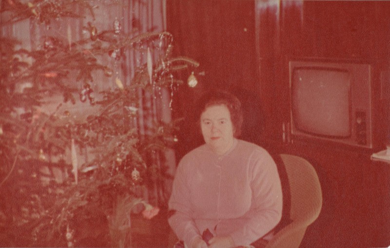 Фотографія. Софія Іванівна Івасюк сидить у кріслі. Львів. 1979 рік.