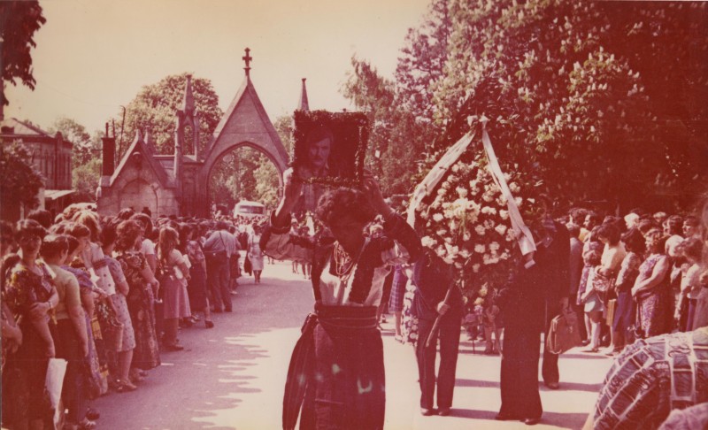 Фотографія. Похорон В. Івасюка. Похоронна процесія. Львів. 22 травня 1979 року.