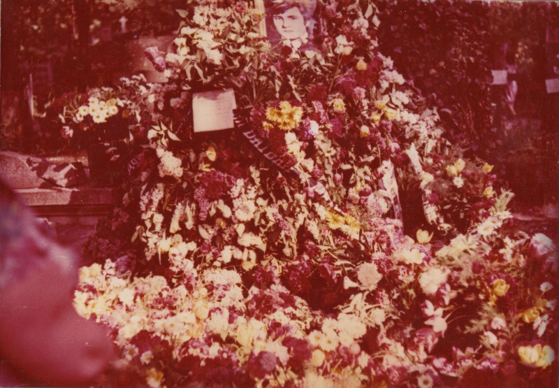 Фотографія. Похорон В. Івасюка. Могила В. Івасюка. Львів. 22 травня 1979 року.