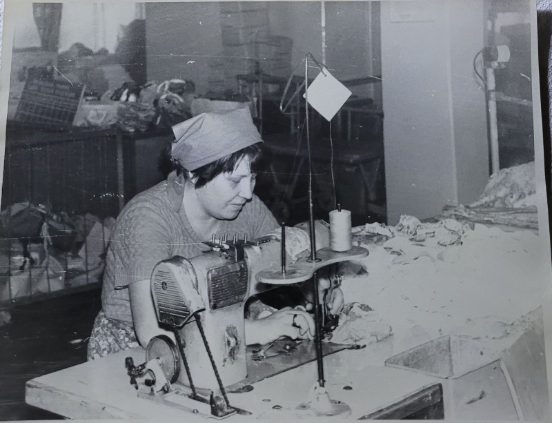 Канюс Олена Андріївна – швачка Красноармійської швейної фабрики, ударник комуністичної праці.