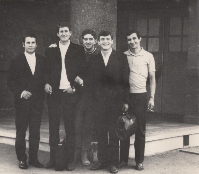 Фотографія. В. Івасюк. Перездача пат-фізіології. Серпень 1970 року.