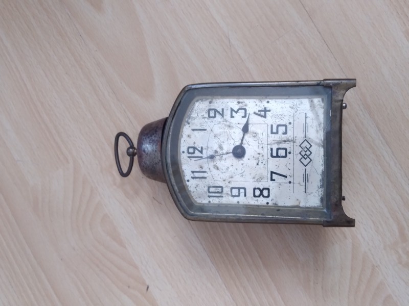 Годинник 20-30 р. 20 ст.