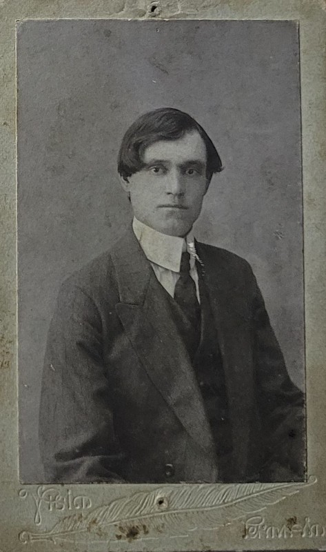 Ілляхінський Данило Миколайович, член КПРС з 1918 р., слюсар паровозного депо ст. Гришине.