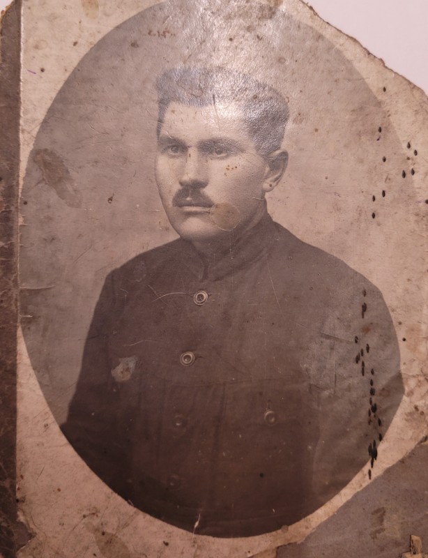 Єленваренко Григорій Кіндратійович, член КПРС з 1920 р., учасник воєнно-політичних подій у 1918 р., начальник штабів Криворізького та Святогірського партизанських загонів.