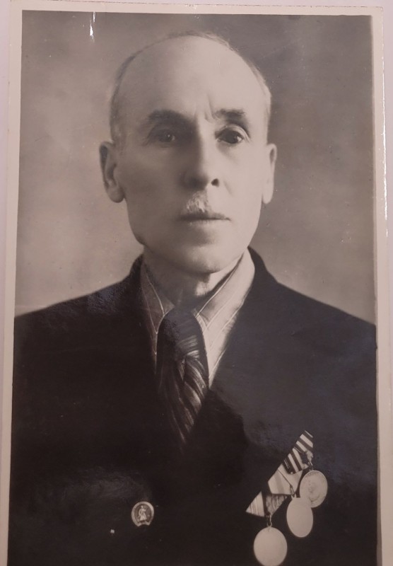 Новіков Василь Данилович член КПРС з 1927 р., учасник збройного повстання проти німецьких окупантів у роки воєнно-політичних подій 1917-1921 рр.