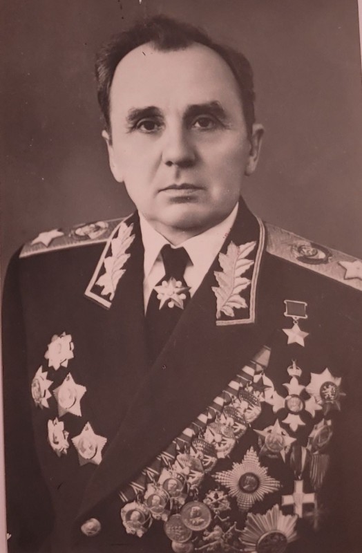 Москаленко Кирило Семенович – член ВЛКСМ з 1920 р., член КПРС з 1926 р.
