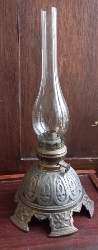 Лампа настільна, гасова з куполоподібною підставкою.  Початок XX ст.