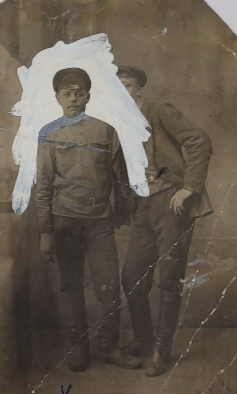 Студеников Опанас Михайлович, член КПРС з 1918 р.,  слюсар паровозного депо ст. Гришине.