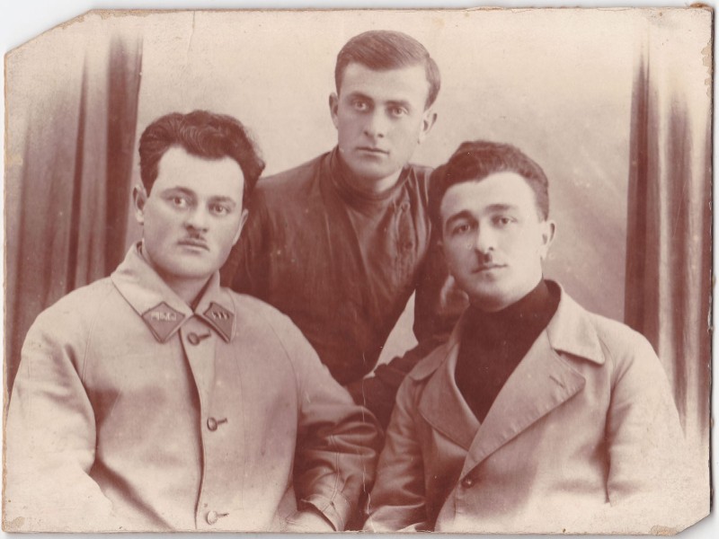 Фотографія. Санадзе Григорій Іларіонович з товаришами
