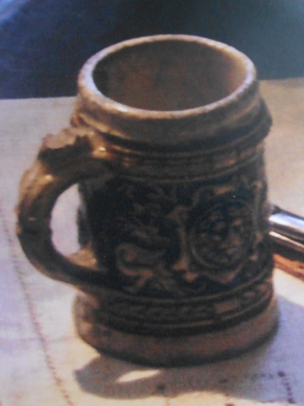 Чашка для лікарських крапель в формі циліндра. Початок ХХ ст.