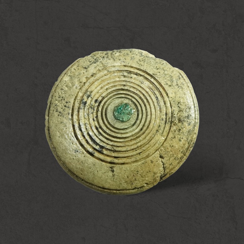 Кістяна накладка XVI-XV ст. до н. е.