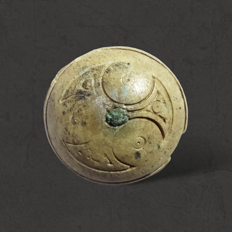 Кістяна накладка XVI-XV ст. до н. е.