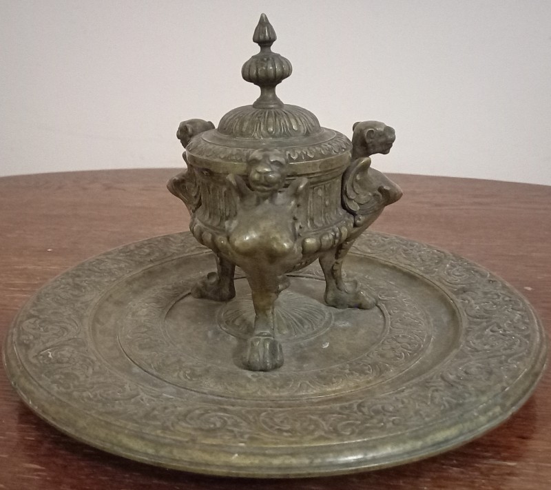 Чорнильниця  латунна прикрашена різьбленням. XIX ст.