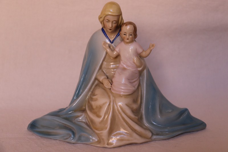 Статуетка. Богоматір з немовлям