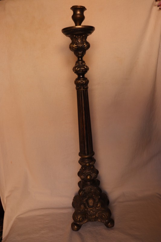 Свічник на підлогу