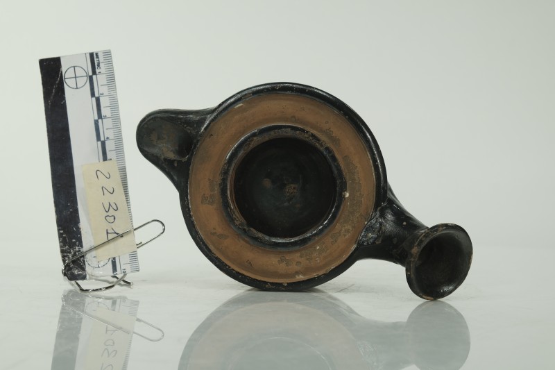 Посудина чорнофігурна