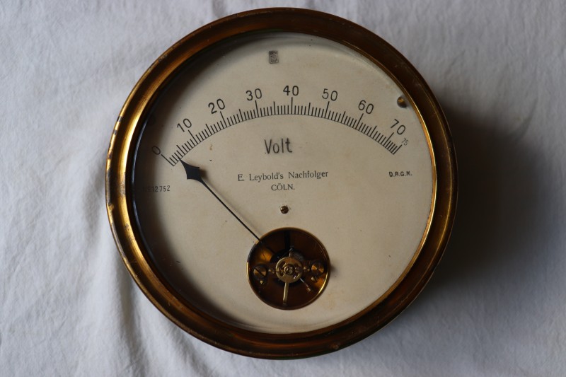 Вольтметр - прилад для вимірювання напруги