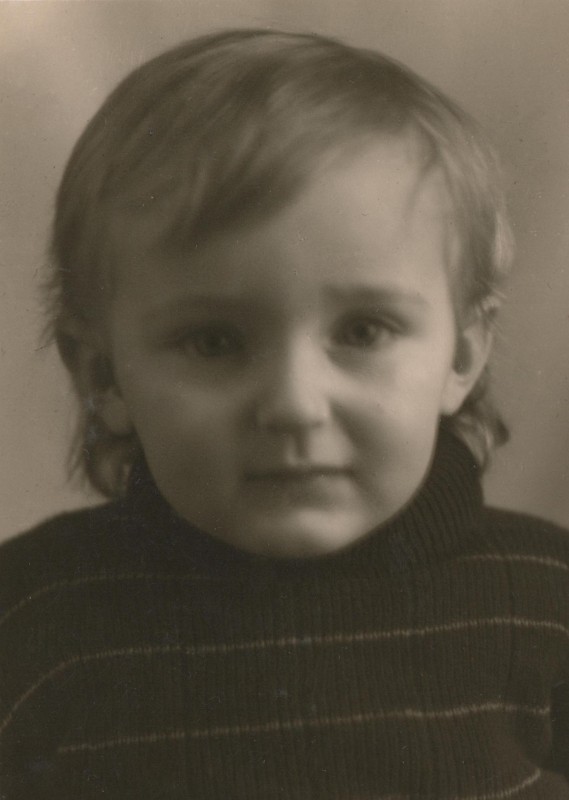 Фотографія. В. Івасюк. Березень 1951 року.