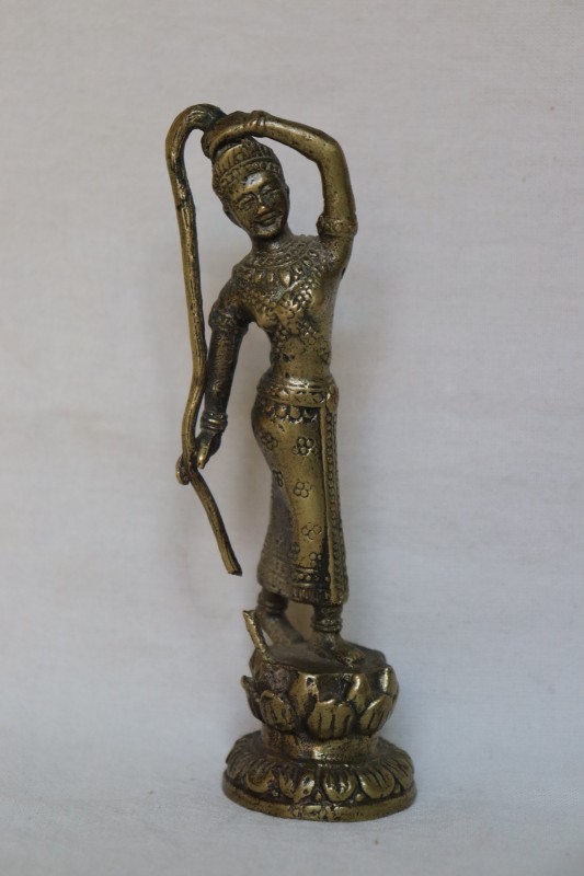 Статуетка. Дівчина з довгим волоссям