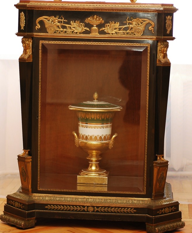 Комод (Вітрина)