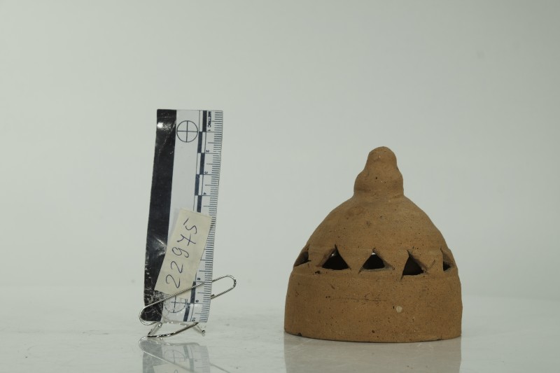 Кришка червоноглиняної курильниці