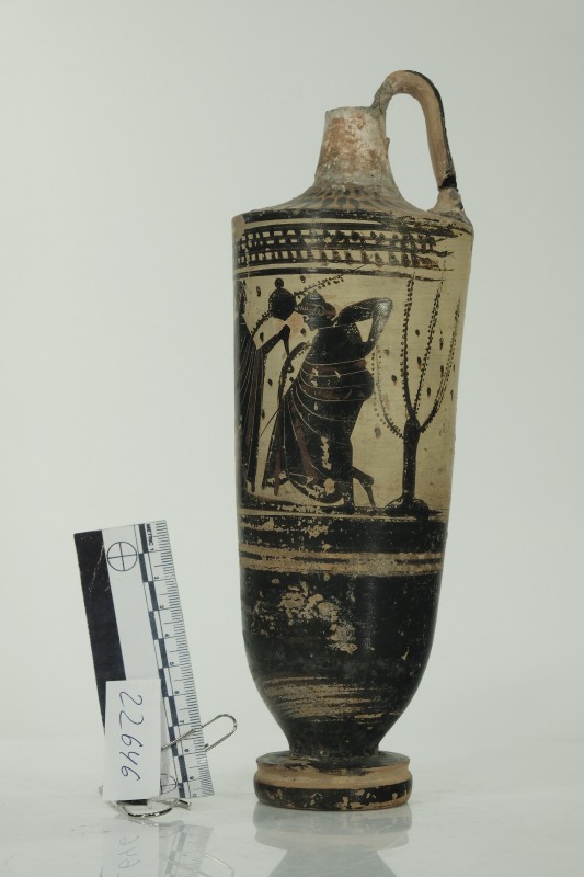 Лекіф чорнофігурний із зображенням чотирьох людських фігур.