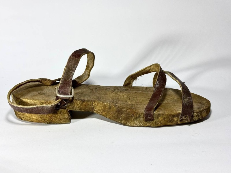 Жіноче взуття