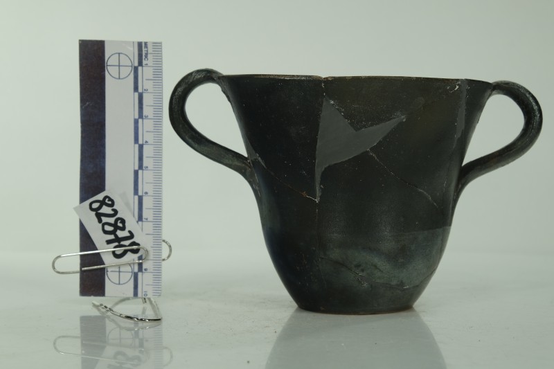 Чорнолаковий кубок