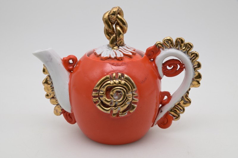 Чайник заварний (червоний з позолотою). Входить до комплекту з 3-х предметів