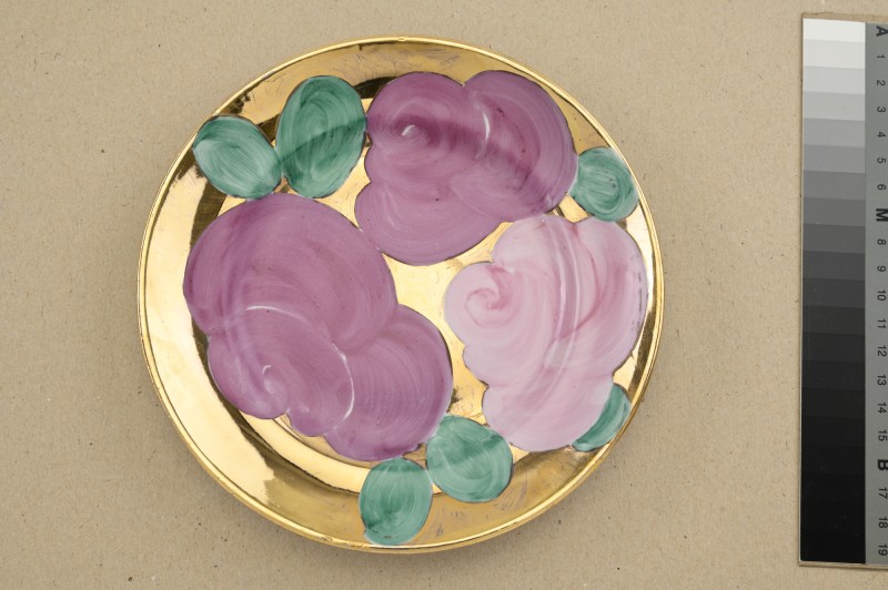 Тарілка  (позолочена з трьома бузковими квітами). Входить до комплекту з 4-х предметів.