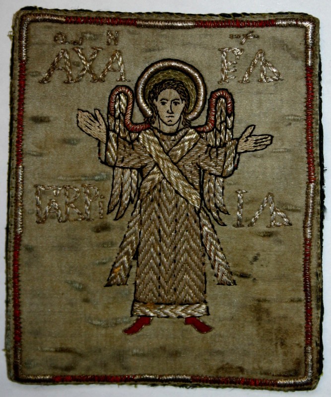 Бічна частина хрещатого покрівця на чашу (?) «Архангел Гавриїл»