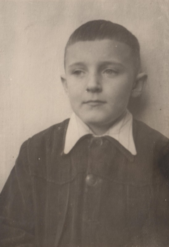 Фотографія. В. Івасюк. 1957 рік  (ІІ клас).