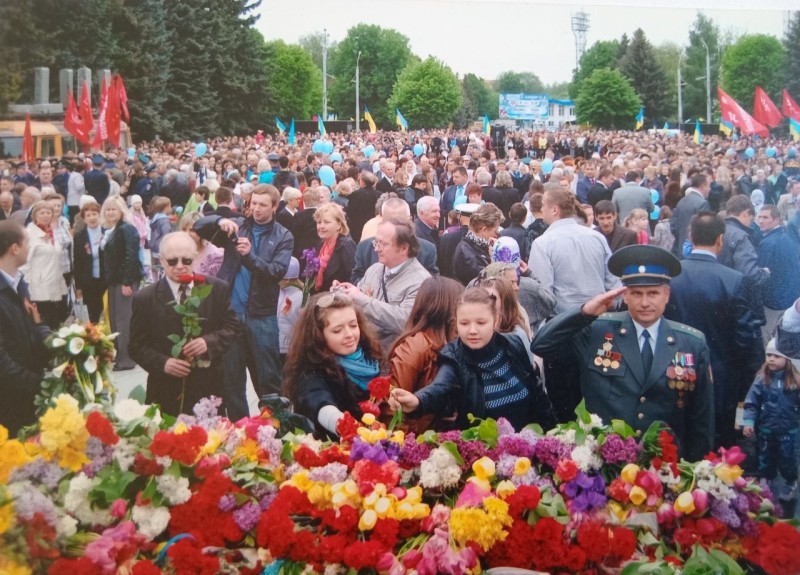 Фото. Бондаренко Г.  на Меморіалі вічної слави.