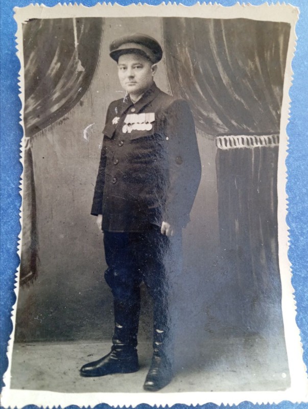 Фото "Піліпішин М.А. - провідник вагонів вагонного депо з 1953 р. Ударник  комуністичної праці. Ветеран праці, орденом "Слави   ІІІ ст., медалями  " За відвагу", "За визволення Будапешта", "За взяття Відня", "За Перемогу над Німеччиною"