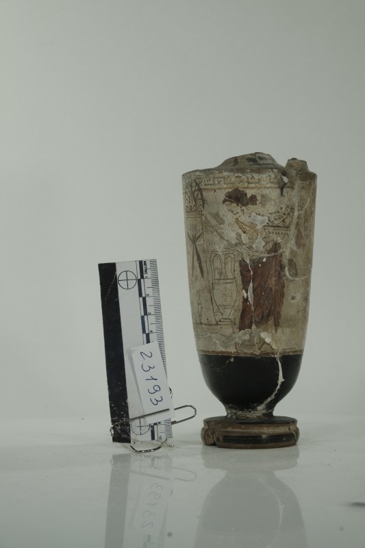 Лекіф із розписом на білому фоні