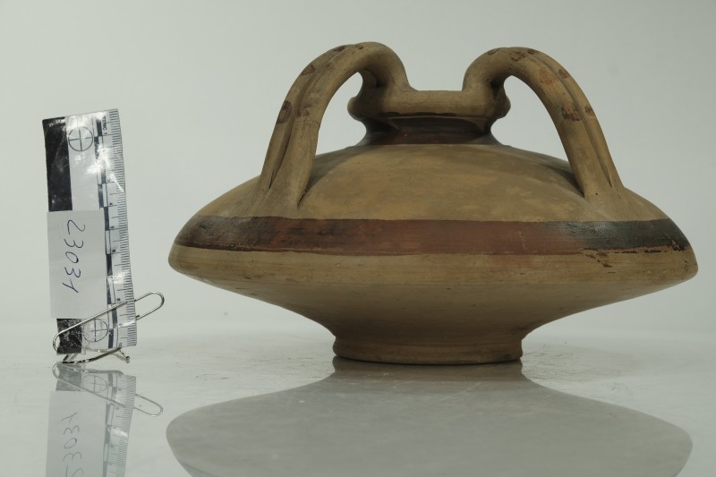 Кругла плоска посудина