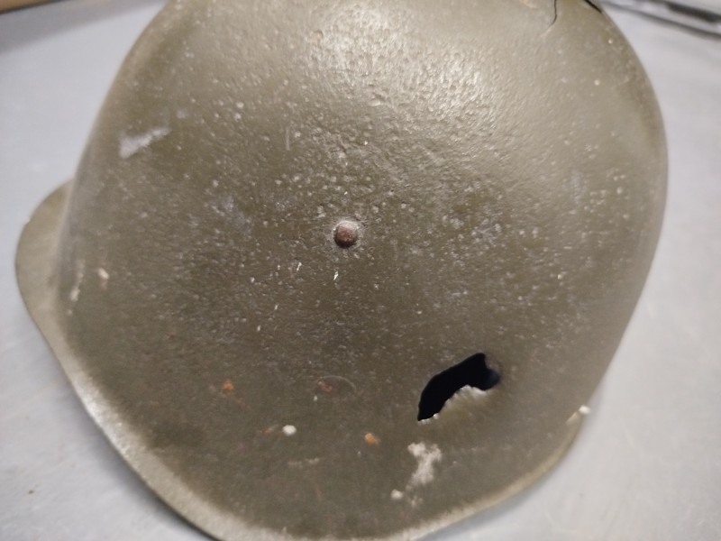 Каска радянського воїна часів Другої світової війни.