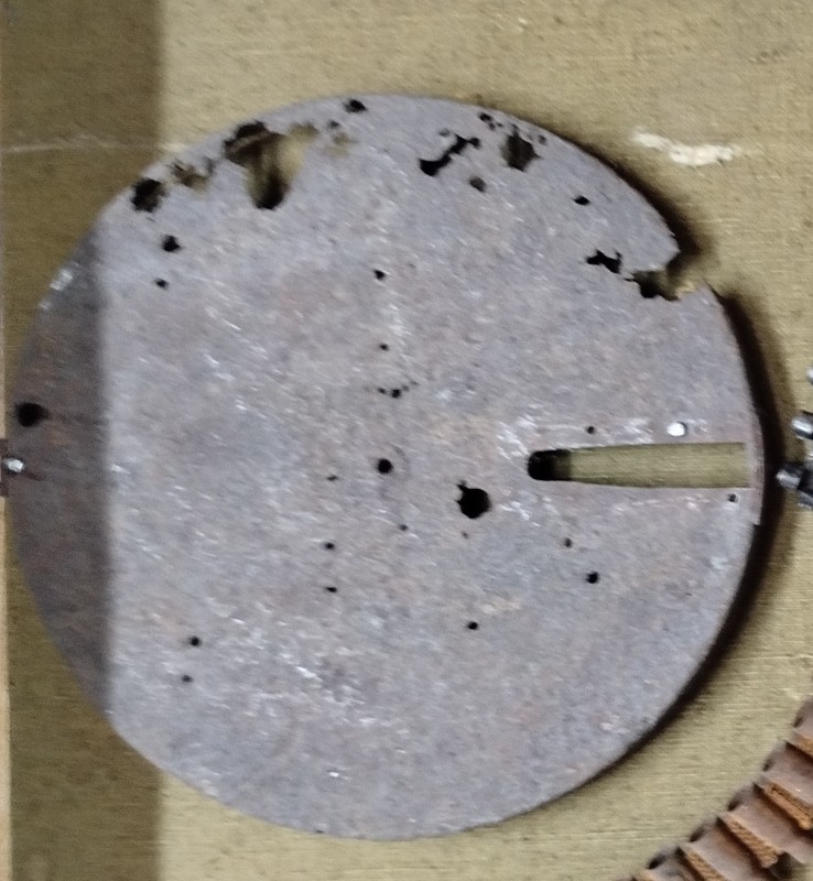 Фрагмент кулеметного диску.